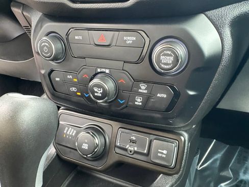 Used 2020 Jeep Renegade Latitude AWD/4WD image 20