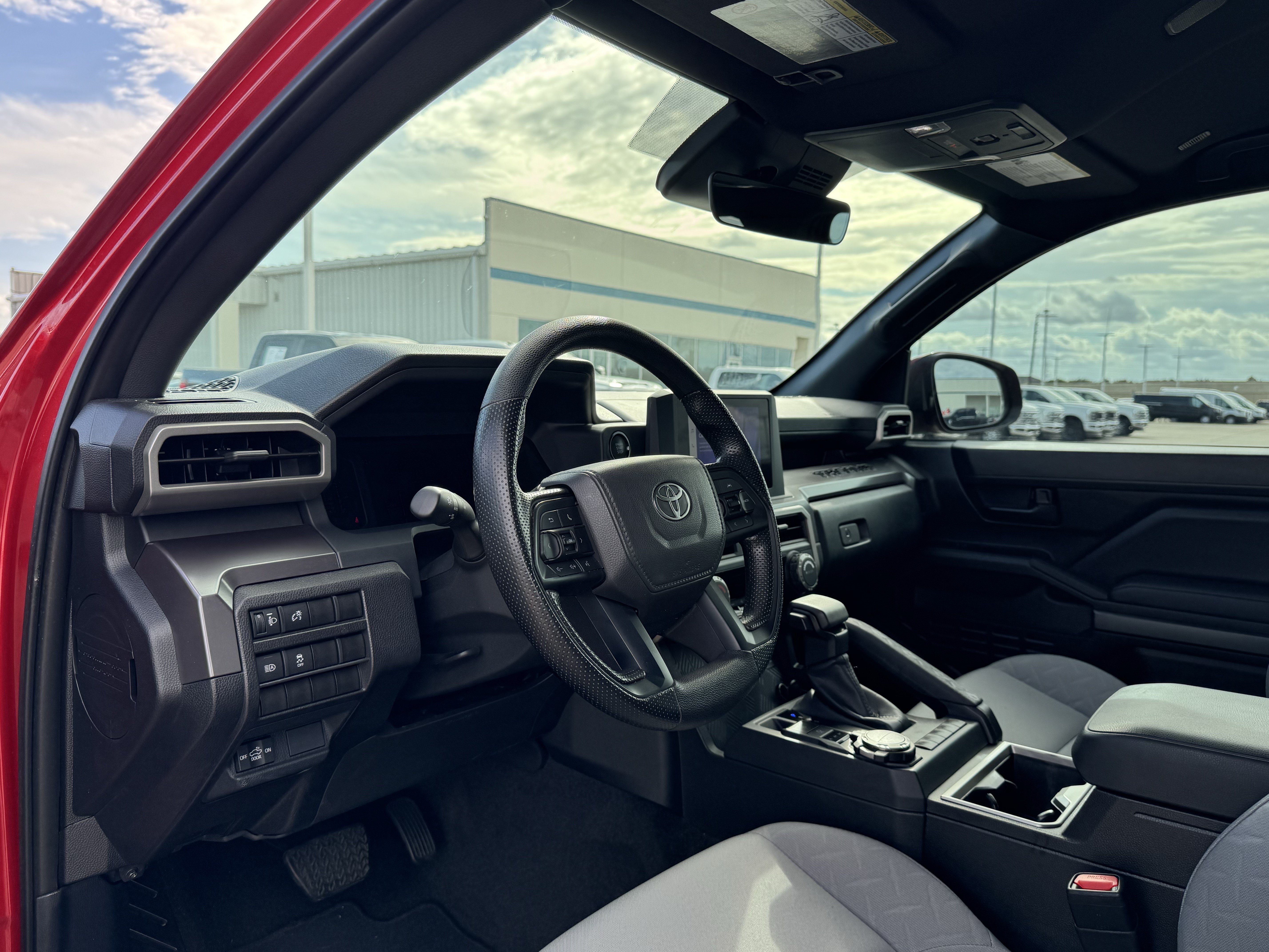 Used 2025 Toyota Tacoma SR5 AWD/4WD image 15