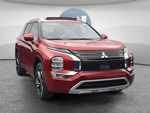 New 2025 Mitsubishi Outlander SEL image 2