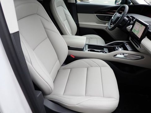 New 2026 Lincoln Nautilus Premier image 18