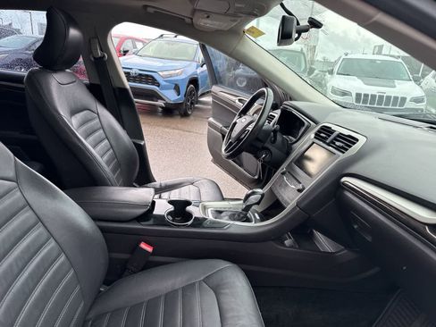 Used 2015 Ford Fusion SE w/ Equipment Group 202A image 25