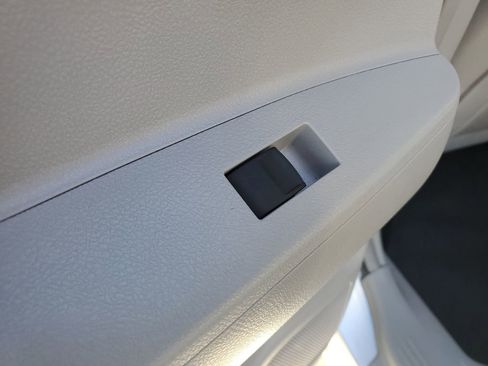 Used 2013 Toyota Highlander SE image 18