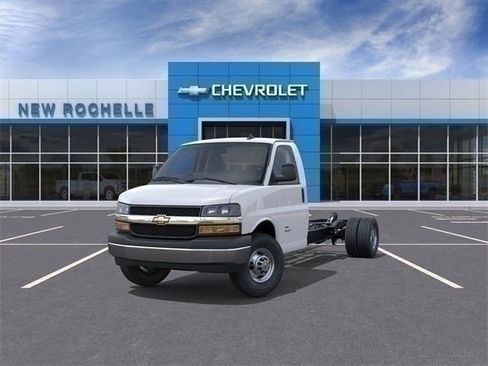 New 2025 Chevrolet Express 4500 4500 Series w/ Power Convenience Package image 8