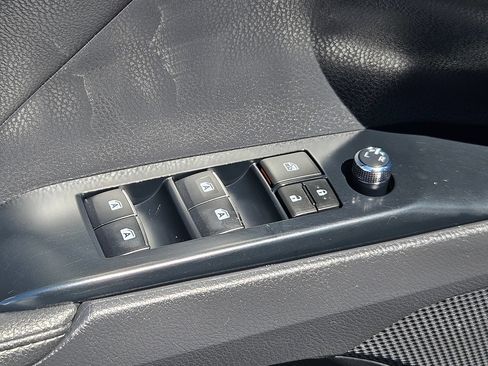 Used 2019 Toyota Camry XSE FWD image 10