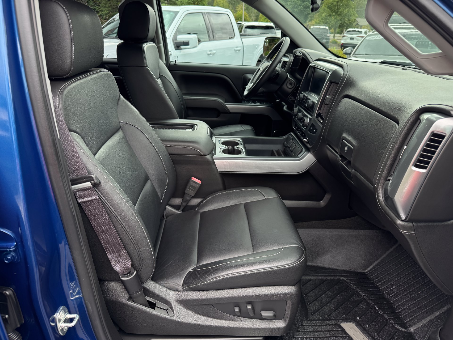 Used 2017 Chevrolet Silverado 1500 LTZ Z71 w/ LTZ Plus Package AWD/4WD image 17
