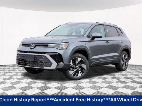 Used 2025 Volkswagen Taos SE AWD/4WD image 2