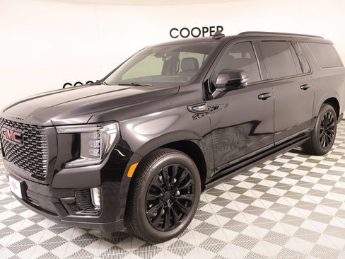 Used 2022 GMC Yukon XL Denali w/ Denali Premium Package AWD/4WD image 10