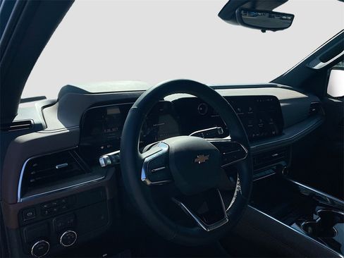 Used 2025 Chevrolet Tahoe High Country image 12