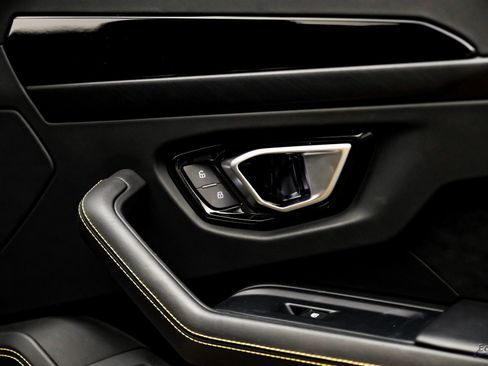 Used 2021 Lamborghini Urus image 98