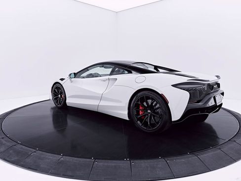 Used 2024 McLaren Artura RWD image 14