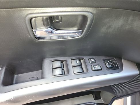 Used 2010 Mitsubishi Outlander XLS image 28