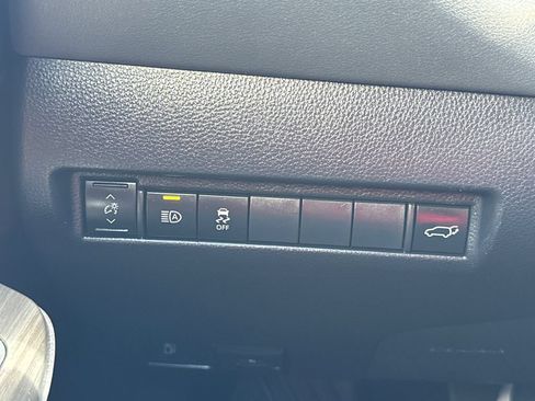 Used 2021 Toyota Venza XLE AWD/4WD image 32