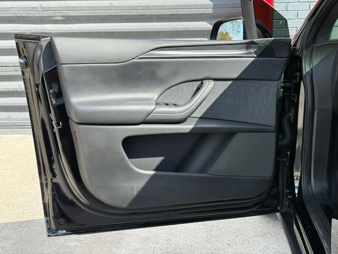 Used 2022 Tesla Model X Plaid image 9