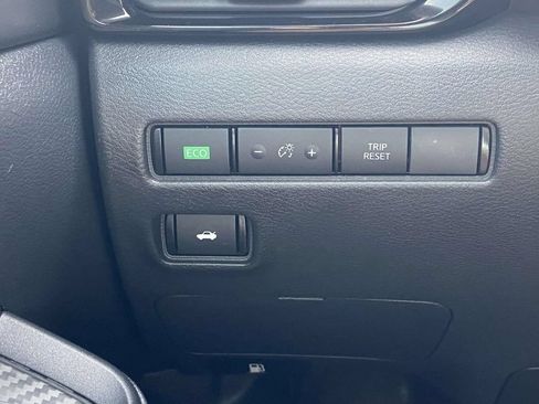 Used 2025 Nissan Sentra SV FWD image 18
