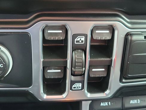 Used 2022 Jeep Wrangler Unlimited Sahara image 22