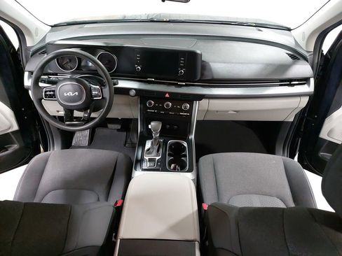 Used 2023 Kia Carnival LX FWD image 9