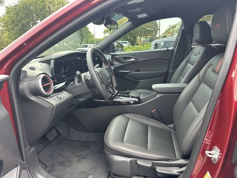 Used 2025 Chevrolet Trax RS w/ Driver Confidence Package FWD image 16
