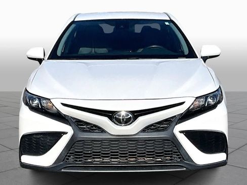 Certified 2021 Toyota Camry SE image 4