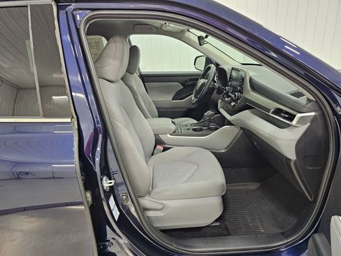 Used 2021 Toyota Highlander LE image 13