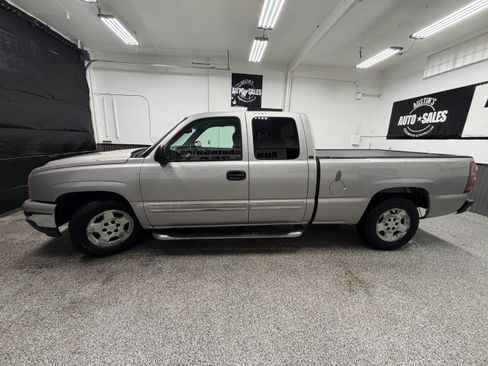 Used 2007 Chevrolet Silverado 1500 LT w/ Extended Cab Value Package RWD image 7