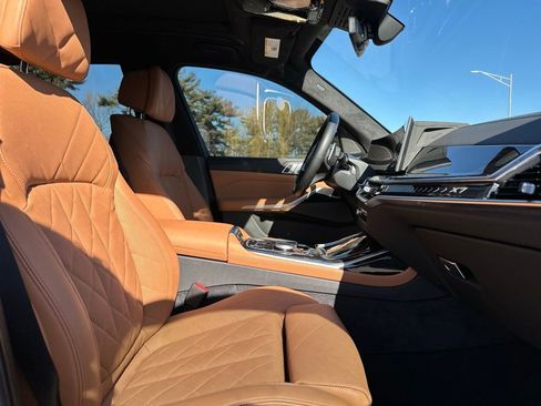 Used 2025 BMW X7 xDrive40i w/ M Sport Package image 24