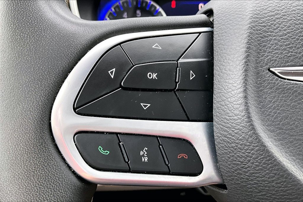 Used 2023 Chrysler Pacifica Limited FWD image 17