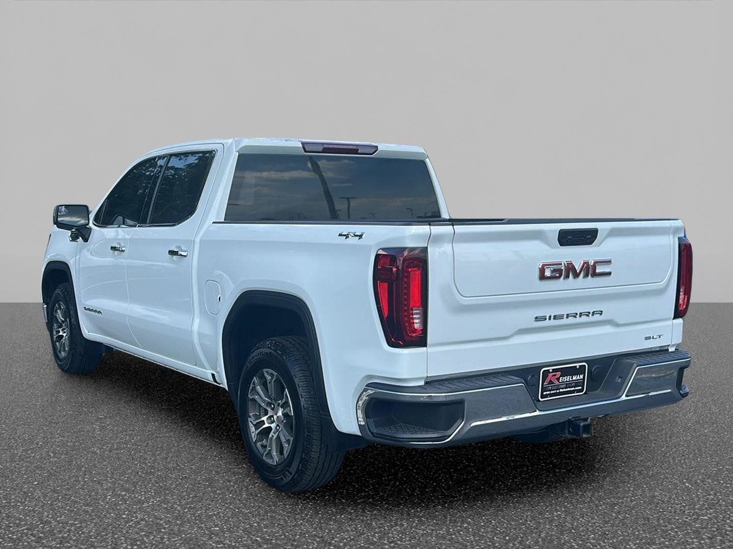 Certified 2025 GMC Sierra 1500 SLT AWD/4WD image 3