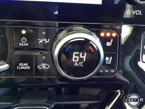 Used 2023 Toyota Highlander Limited image 29