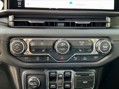 New 2026 Jeep Gladiator Mojave image 17