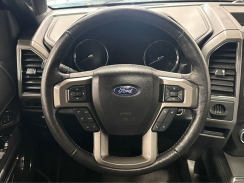 Used 2018 Ford Expedition Max XLT w/ Equipment Group 202A AWD/4WD image 17