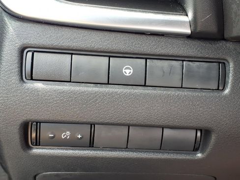 Used 2022 Nissan Rogue SV FWD image 14