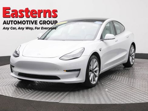 Used 2019 Tesla Model 3 Standard Range image 1