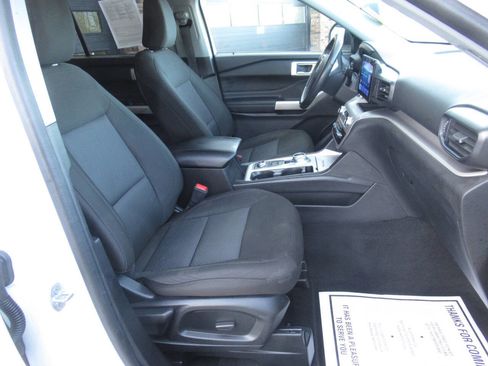 Used 2022 Ford Explorer XLT image 5