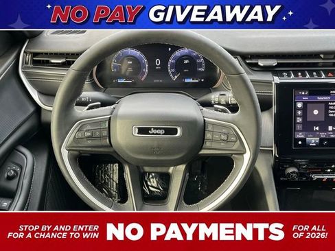 Used 2023 Jeep Grand Cherokee Altitude image 12