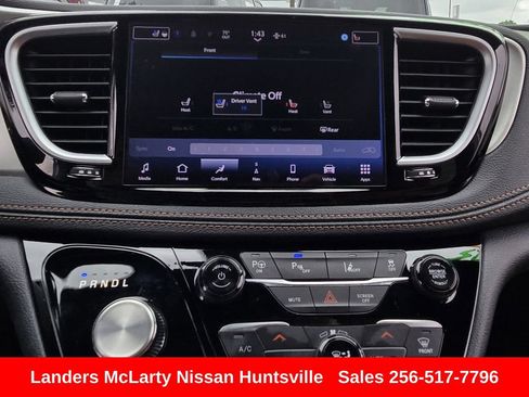 Used 2025 Chrysler Pacifica Pinnacle FWD image 24