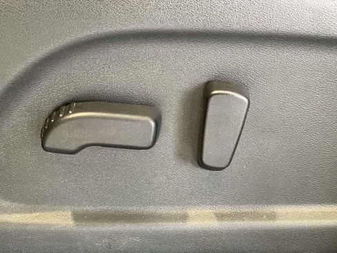 Used 2017 Nissan Pathfinder SV image 15