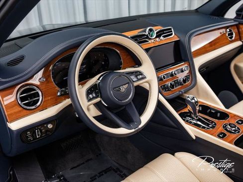 Used 2023 Bentley Bentayga Extended Wheelbase AWD/4WD image 23