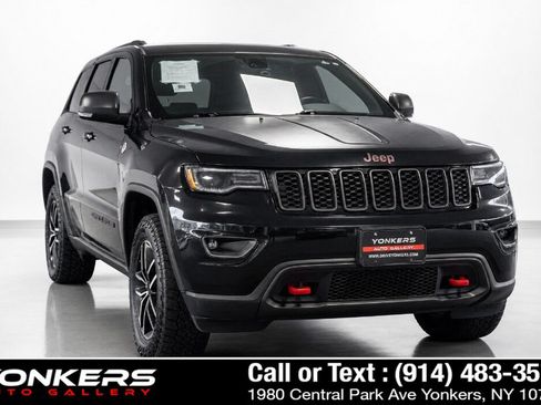 Used 2019 Jeep Grand Cherokee Trailhawk w/ Trailhawk Luxury Group AWD/4WD image 4