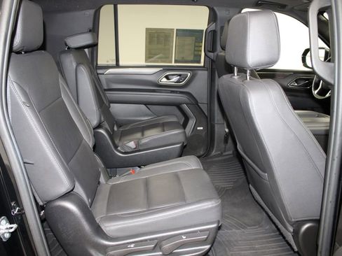 Used 2023 Chevrolet Suburban Z71 w/ Luxury Package image 34