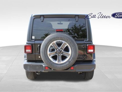 Used 2019 Jeep Wrangler Unlimited Sahara image 6