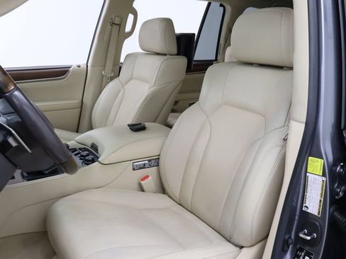Used 2017 Lexus LX 570 4WD w/ Luxury Package image 12