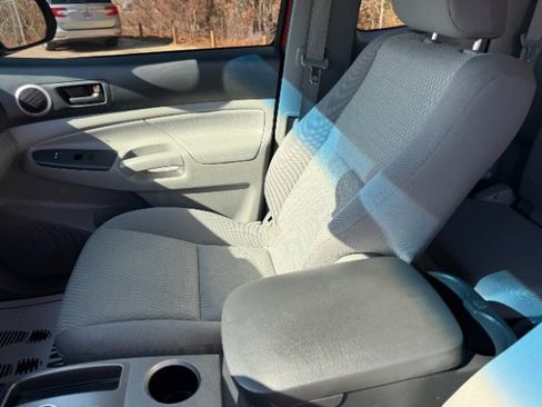 Used 2012 Toyota Tacoma 4x4 w/ SR5 Package image 8