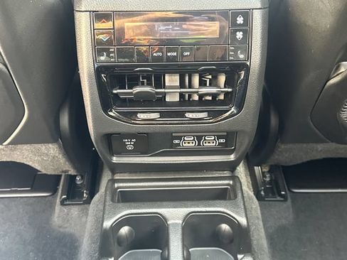 Used 2025 Jeep Grand Cherokee L Limited AWD/4WD image 23
