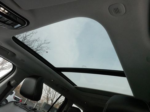 Used 2023 Jeep Grand Cherokee L Limited w/ Black Appearance Package image 34