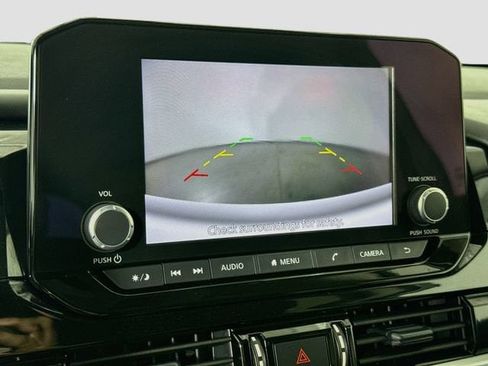 Used 2025 Nissan Pathfinder SV AWD/4WD image 13