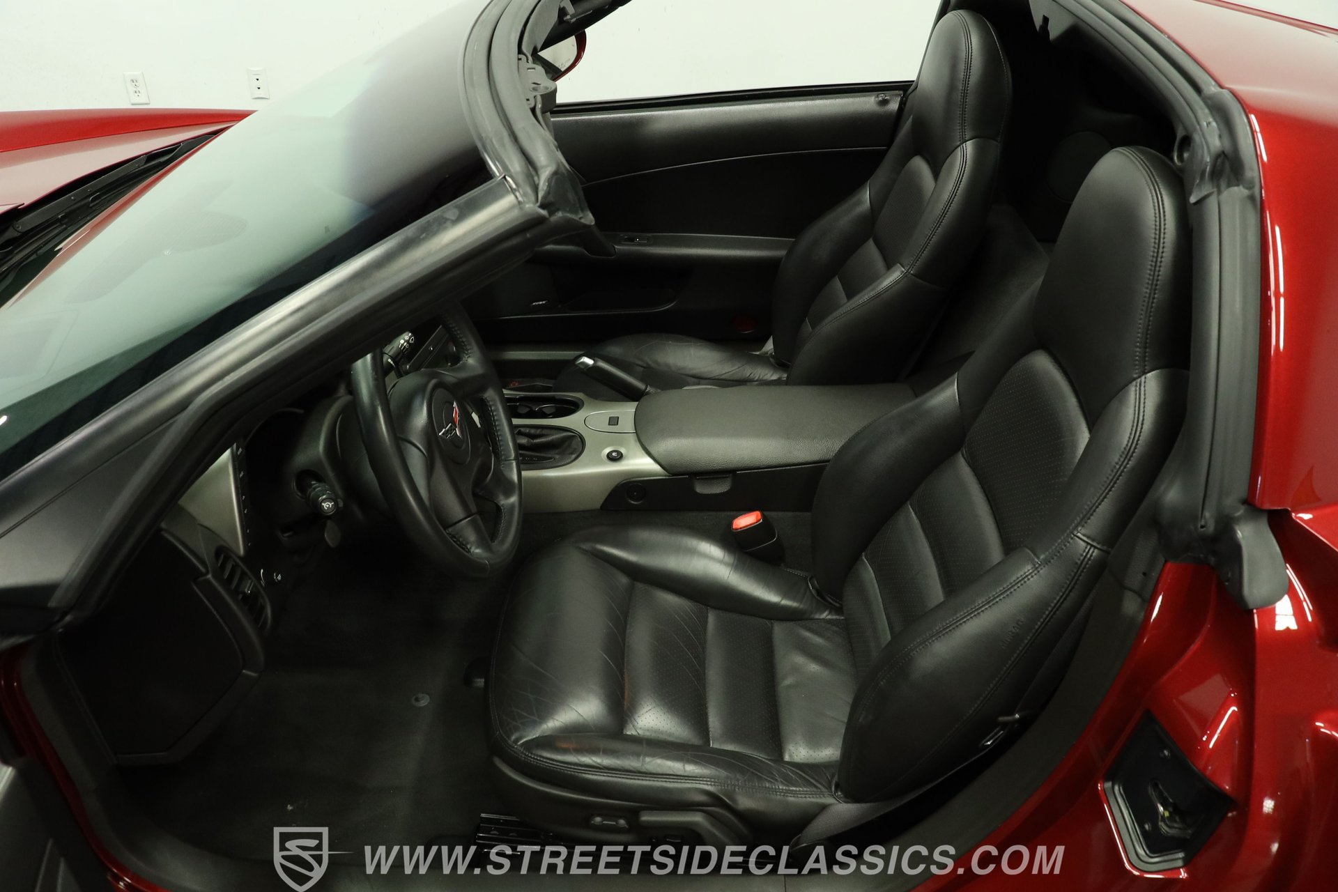 Used 2005 Chevrolet Corvette Coupe w/ Preferred Equipment Group RWD image 35