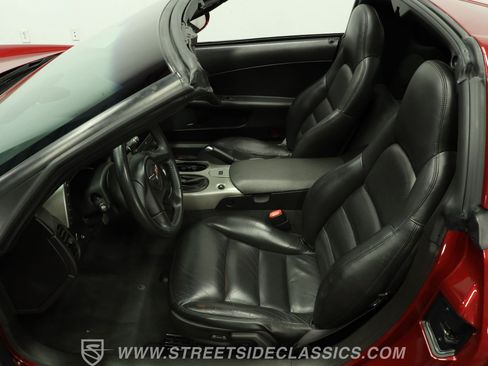 Used 2005 Chevrolet Corvette Coupe w/ Preferred Equipment Group RWD image 35
