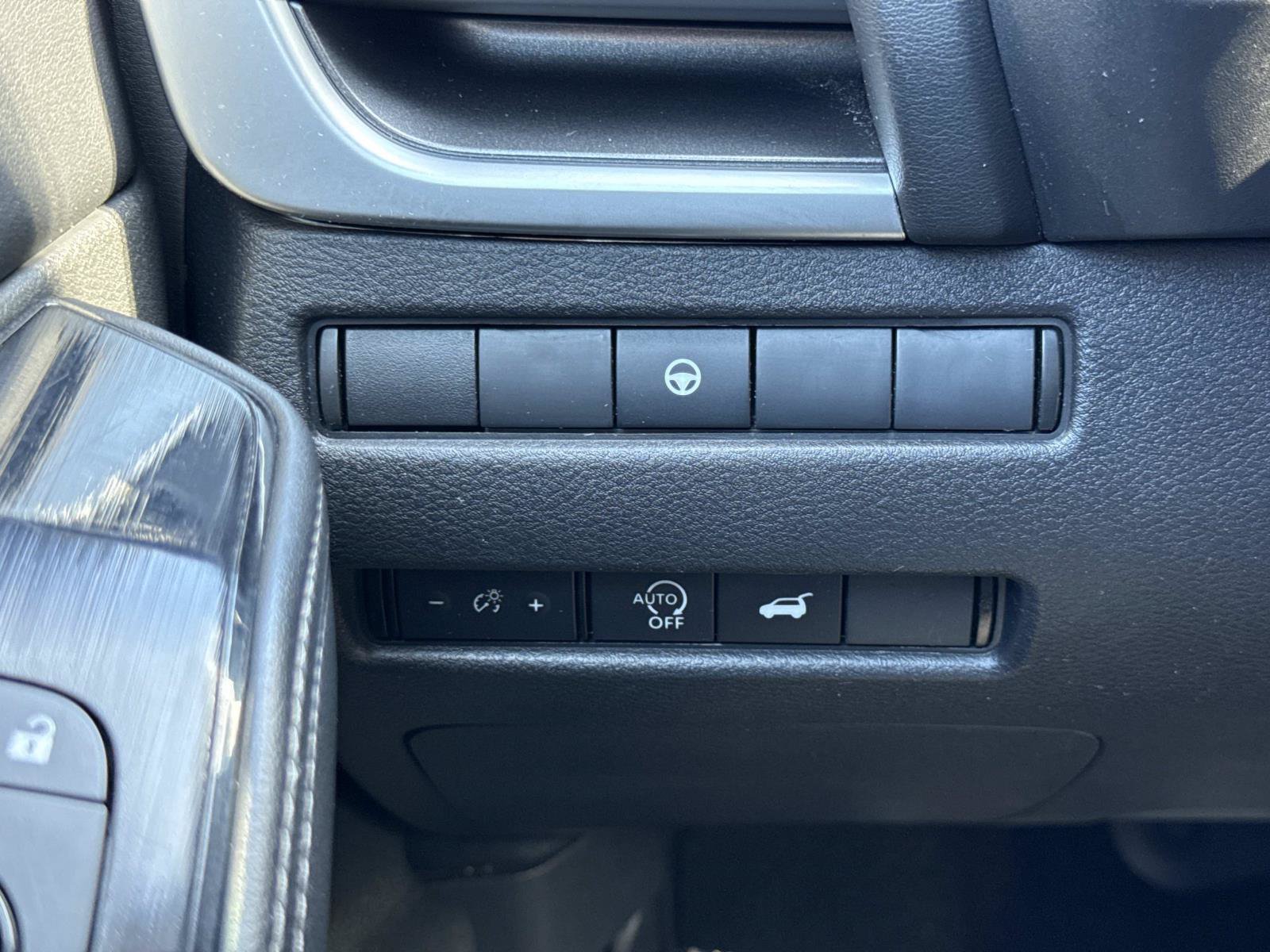 Used 2025 Nissan Rogue SV AWD/4WD image 19