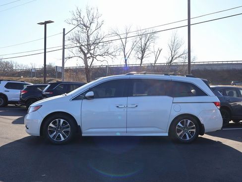 Used 2016 Honda Odyssey Touring Elite image 4