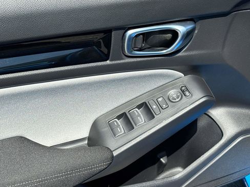 Certified 2025 Honda Civic Sport image 17